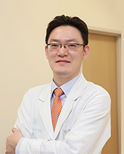 서울아산병원 비뇨의학과 , 로봇수술센터 , 장기이식센터 , 비뇨기암센터 , 육종ㆍ희귀암센터 , 테라노스틱스센터 유달산 교수