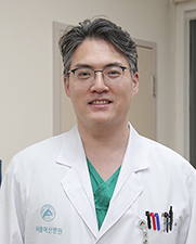 서울아산병원 신ㆍ췌장이식외과 , 일반외과, 로봇수술센터 , 피부암센터 권현욱 교수