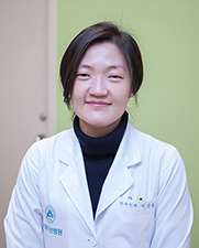 서울아산병원 산부인과 , 암병원 , 로봇수술센터 , 난소·자궁암센터 , 유방암센터 , 유전체맞춤암치료센터 , 육종ㆍ희귀암센터 이신화 교수